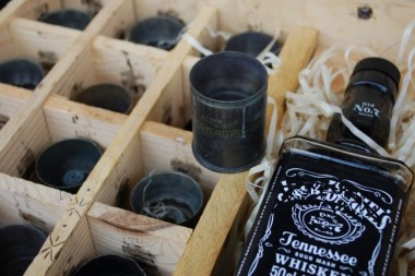 A chest +  glass + wooden shavings HARDCORE VERSION for a gift